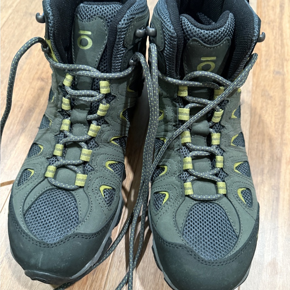 Men's Hiking Boots in Black and Green